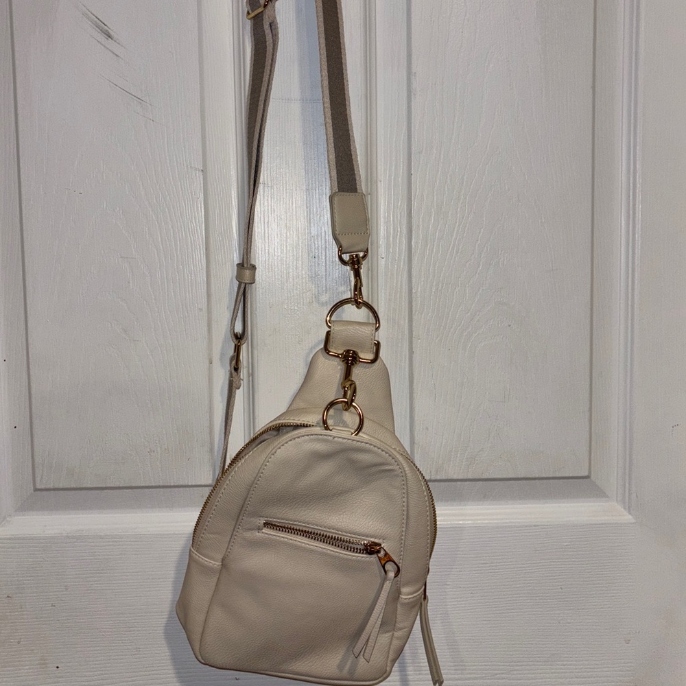 🤍 Universal Thread Slingback Bag 🤍